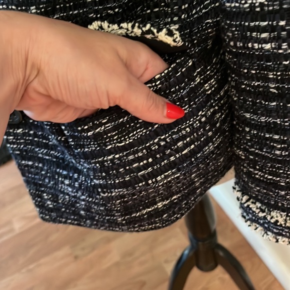 Ann Taylor blazer.  Size 6 - Picture 7 of 11